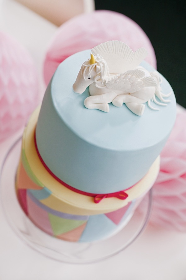 Einhorn-Torte-Spielfiguren-Geburtstag-Mädchen-Prinzessin-entsprechende-deko