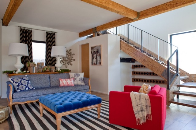 Eklektischer-Mix-Möbel-Sitzbereich-Wohnzimmer-Teppich-schwarz-weiße-streifen