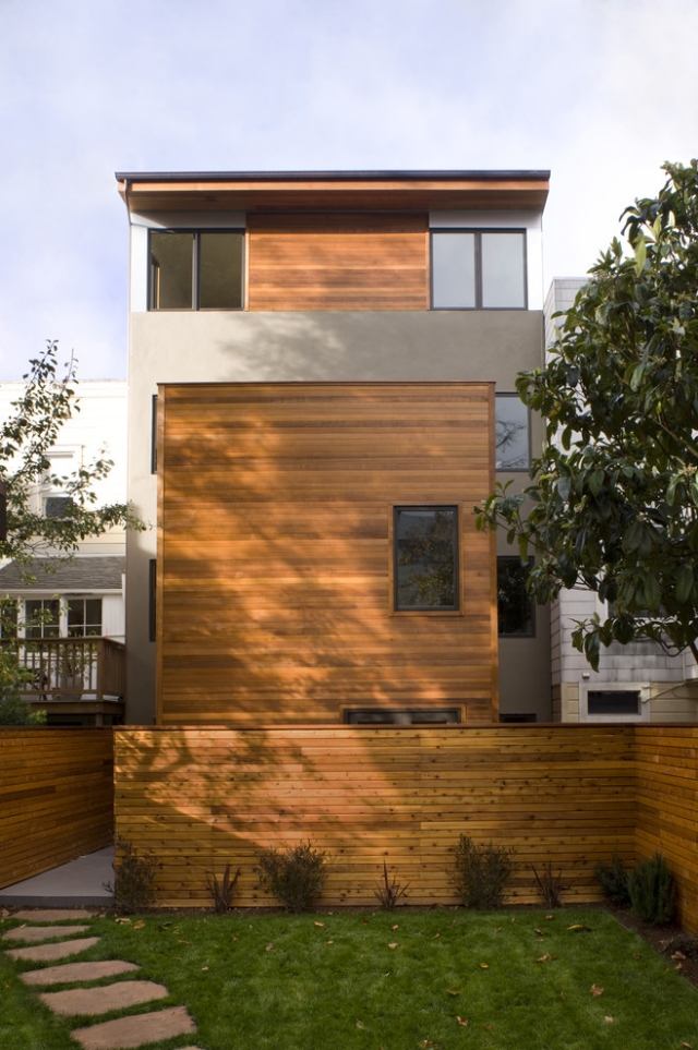Erfolgreiche-nachhaltige-Fassadenerneuerung-Holz-Metall-Fassade-Design
