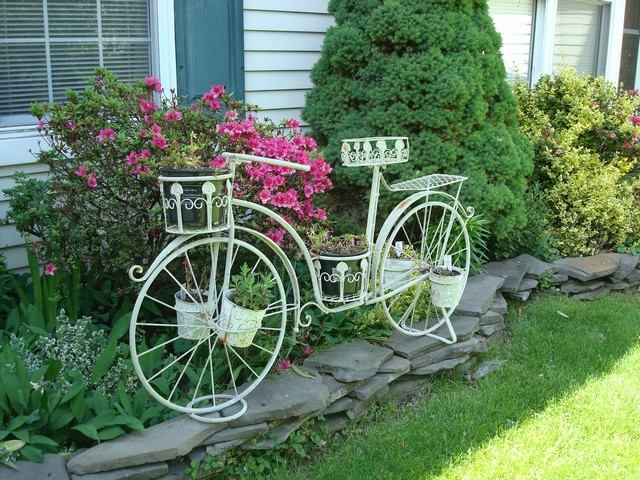 Gartendeko selber machen Fahrrad Blumenbeet Deko Ideen Pflanztöpfe