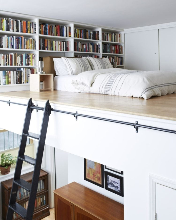 Hochbetten für Erwachsene mit Bibliothek kombinieren - Verschiebbare Leiter an einer Stange