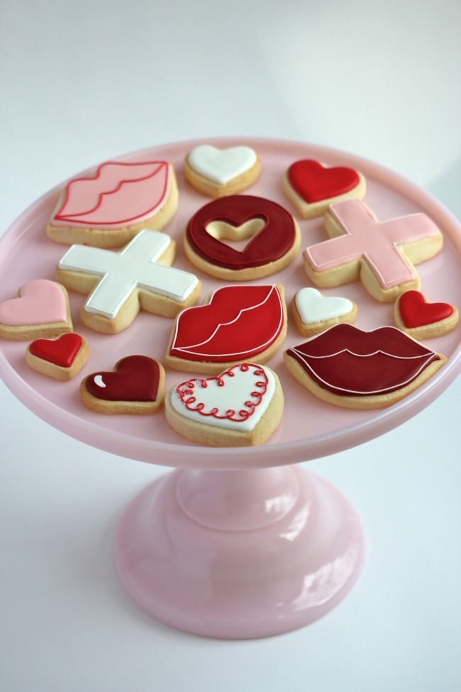 Hochzeit-am-Valentinstag-Plätzchen-Kekse-in-Herzform-leckere-Desserte
