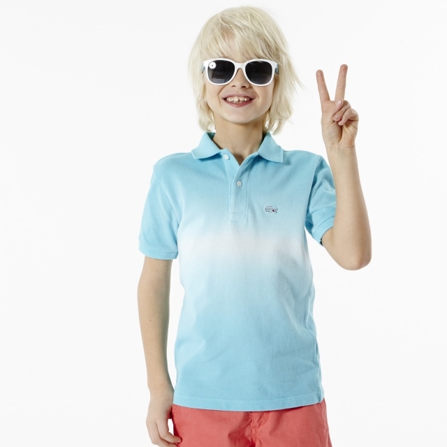 Jungs-Mode-lacoste-2014-rote-hose-polo-shirt-mit-logo-weiße-sonnenbrille