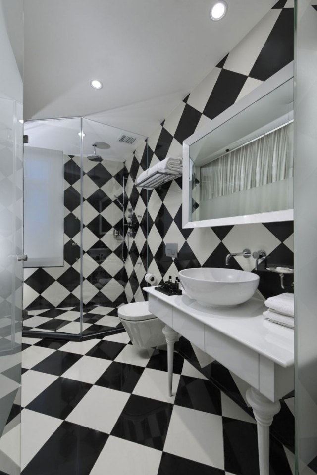 Keramik-Fliesen-Badezimmer-Dusche-schwarz-weiß-schachbrett