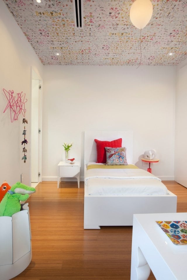 Kinder-und-Babyzimmer-Decke-tapezieren-Vliestapeten-mit-Motiven