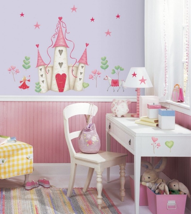 Kindezimmer-für-Mädchen-moderne-Wandsticker-anbringen-lila-rosa