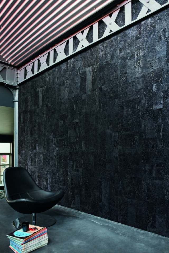 Wandplatten schwarze Farbe streichen bearbeiten