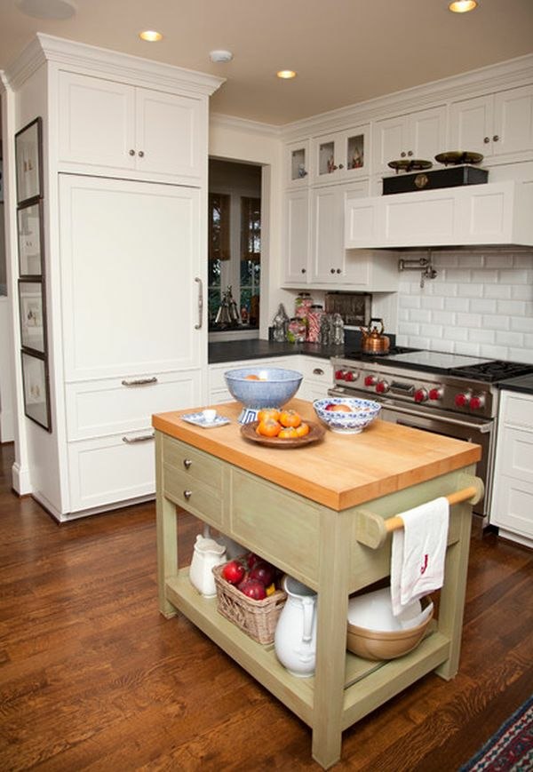 Kücheninsel-mit-Schubladen-und-Aufhängemöglichkeiten