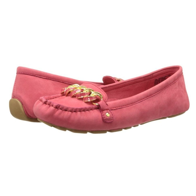Leder-Loafers-in-Pink-mit-goldfarbenen-Elementen