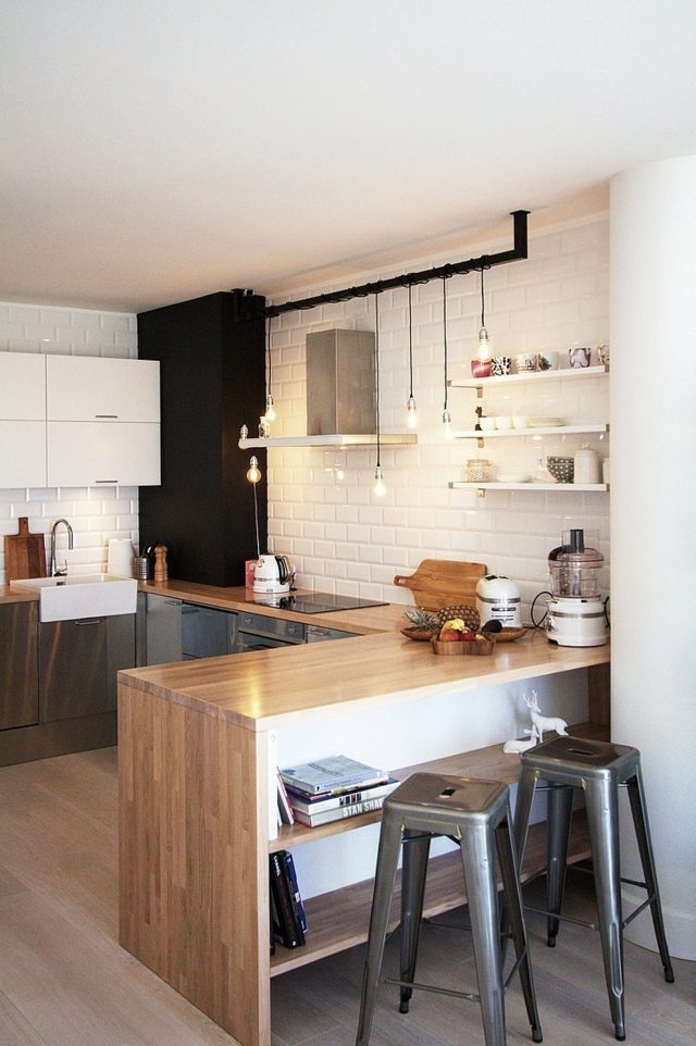 modulare Systeme Küchengestaltung Holz Arbeitsplatte Ziegelwand weiße Farbe