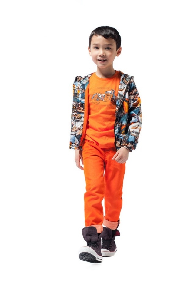 Orange-Hose-hochgekrempelt-Junior-Gaultier-Schuh-Kollektion-High-Top-Sneaker