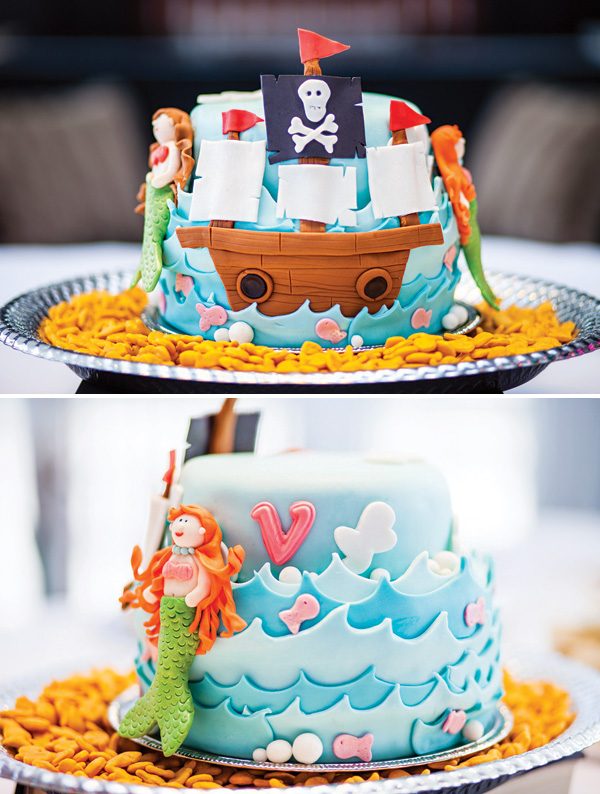 Piraten-Geburtstag-Ideen-für-Torte-Meerjungfrau-Figuren-kinderbunt