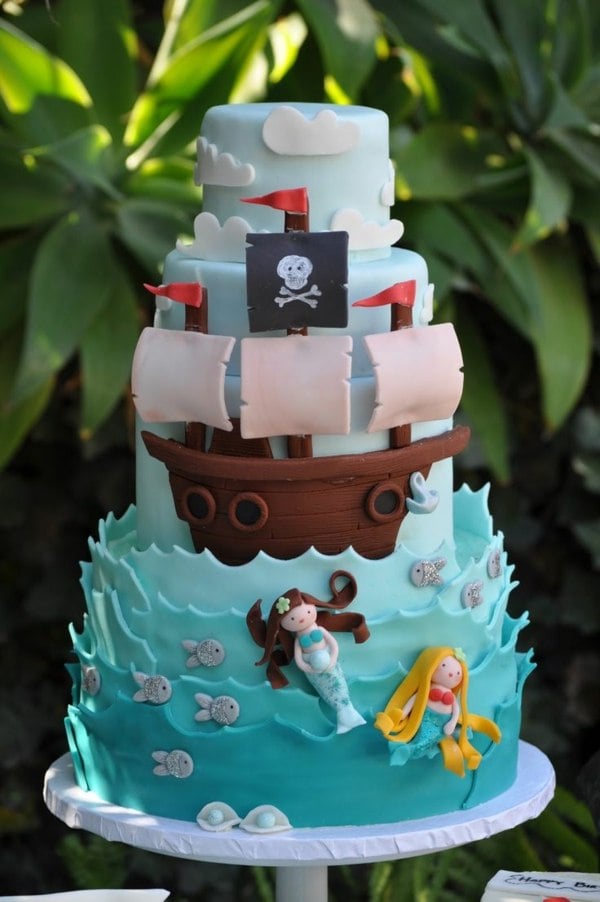 Piratenschiff-Meerjungfrauen-hohe-Geburtstagstorte-für-Kinder