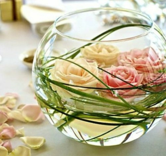 Rosenblüten-in-Glasschale-Hochzeitsdeko