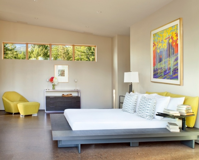 Schlafzimmer-Doppelbett-Design-ungewöhnlich-kopfkissen-gelb-bezug