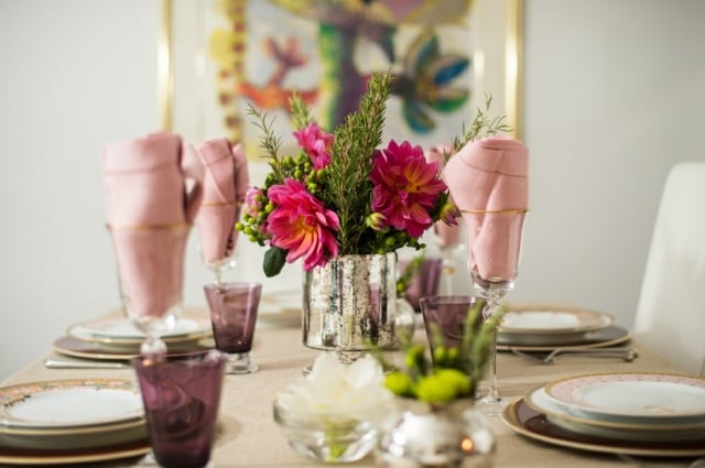 arrangieren rosa Farbe frische Blumen Tisch