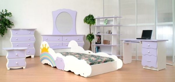 Sonne-und-Wolken-Design-Bett-für-Mädchen