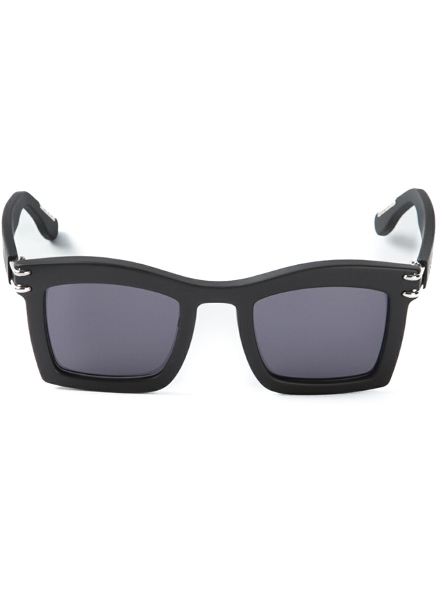 Designer- Sonnebrille-Fassung-schwarz-mit-zwei-metallischen-Bügelbacken