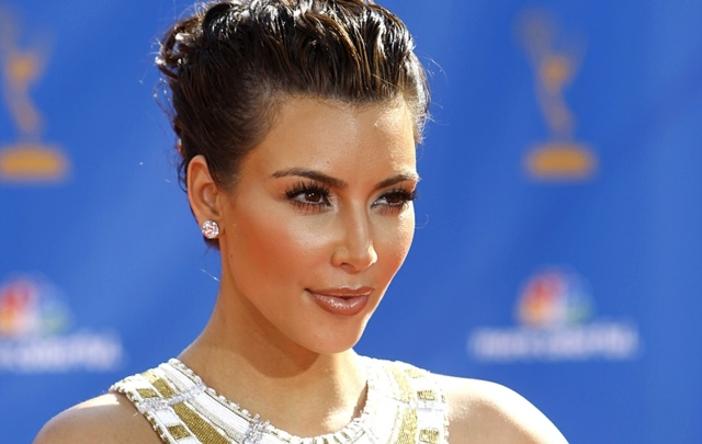 Damen-Haarfrisuren-Kim-Kardashian-Dutt-mit-Zöpfen