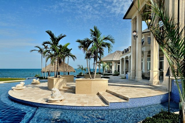 5 Sterne Hotel Gartenfiguren Palmen Pool