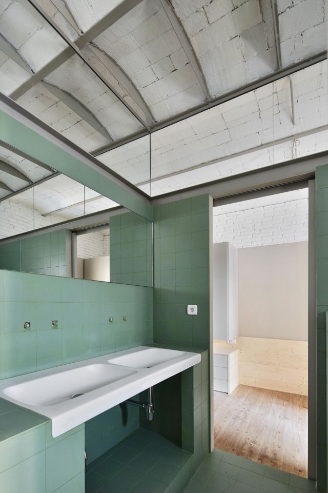 Wohnungseinrichtung-badezimmer-glasdecke-gruene-fliesen