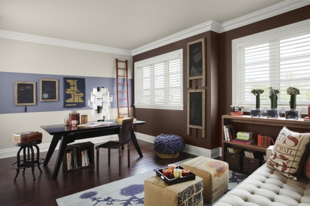 Wohnzimmer einrichten lila Schokoladenbraun Wandfarbe kombinieren