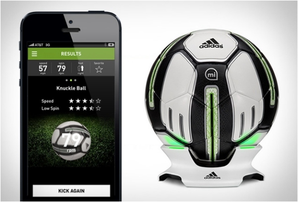 adidas-micoach-smart-fuß-ball-handy