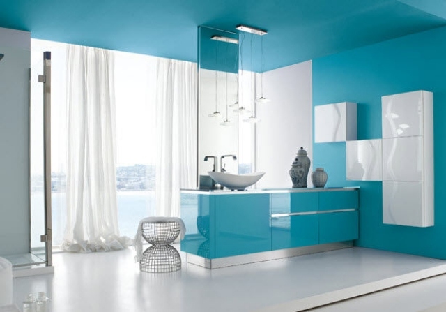 arbi-modulare-badlösungen-hochglanz-oberfläche-weiß-blau