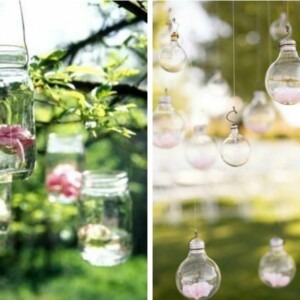 aufgehängte-Glühbirnen-mit-Blüten-und-Wasser-als-Deko-für-Hochzeit