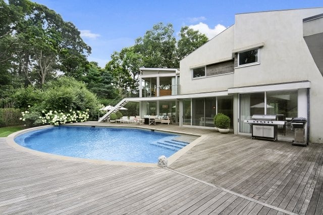 avantgardistisches-modernes-Haus-Ambiente-Pool-Deck