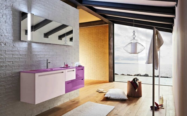 badezimmer-design-möbel-ausgeführt-in-Lack-Hochglanz-Spiegel-Licht