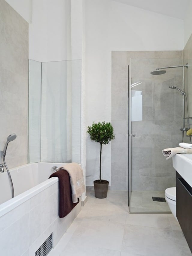 badezimmer gestalten ideen-minimalistisch-badewanne-glas-dusche-trennwand