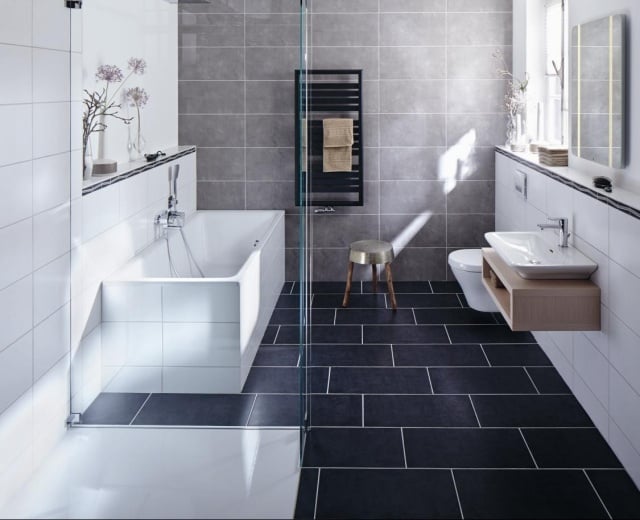 badezimmer modern einrichten farben-weiss-schwarz-grau-badewanne