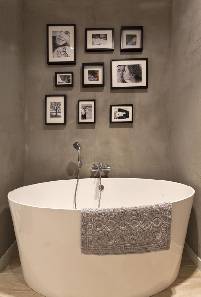 badezimmer-modern-einrichten-ovale-badewanne-graue-wandfarbe