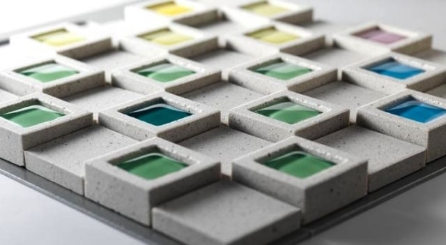 betonfliesen-farbige-glass-inlays-gestaltungselement-rückwand