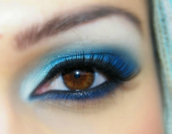 blau-make-up-braune-augen-elegant
