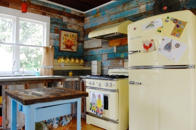 dekorative-wandtapeten-vintage-holzlatten-effekt-wandgestaltung-in-der-küche