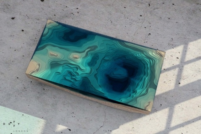 designer-couchtisch tiefe-meer-inspiriert-glasplatte