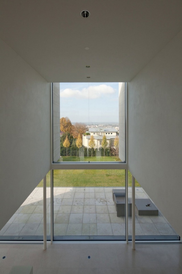 einfamilienhaus-panoramafenster-ausblick-stadt