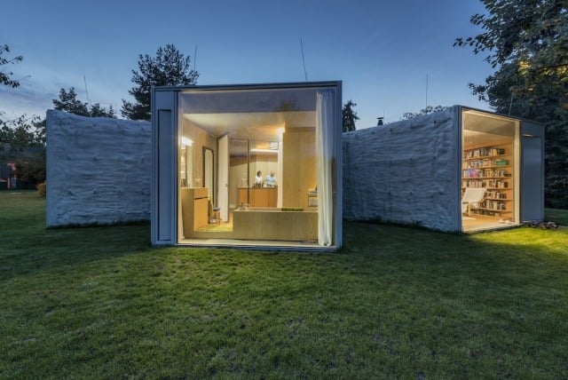 einfamilienhaus-verschieden-ausgerichtete-wohnboxen-flachdach-konstruktion