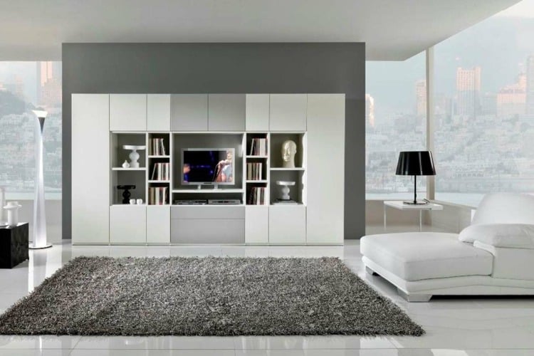 einrichten wohnzimmer einbauwand grau weiss sofa minimalistisch