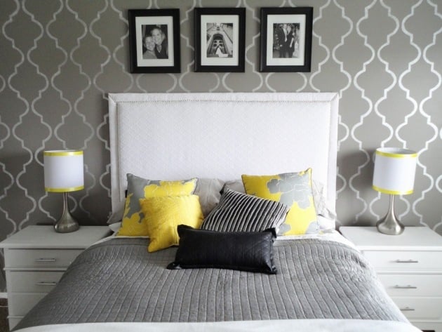 farben-kombinieren-ideen-stylische-tapeten-gemustert-gelbe-dekokissen-schlafzimmer