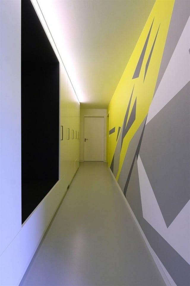 flurgestaltung-mit-farbe-abstrakte-geometrische-formen-komposition-gelb-grau