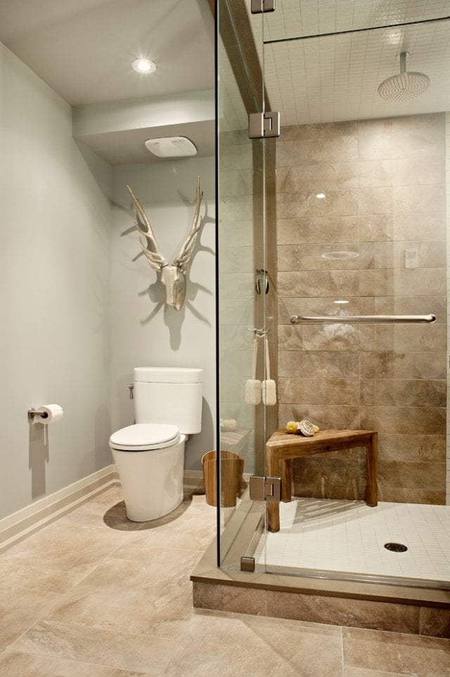geweih-Deko-im-klassischen-Alpenstil-einzigartige-Artikel-Badezimmer-Ideen
