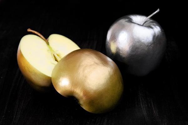 gold-deko-tisch-hochzeit-metall-frucht