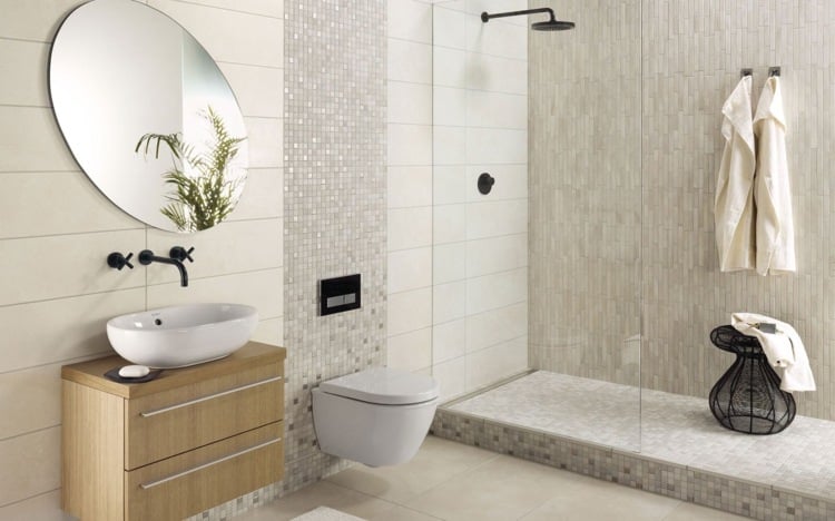 ideen für badezimmerfliesen dusche-hellgrau-mosaik-oval-spiegel