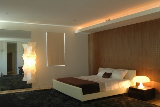 indirekte beleuchtung-schlafzimmer-decke-warmes-licht