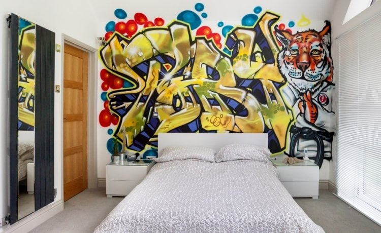 jugendzimmer-gestalten-wanddeko-junge-graffiti-look-weisse-moebel