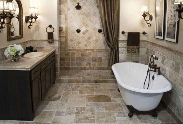 klassische-Ideen-Badezimmer-braune-Fliesen-mit-Mustern