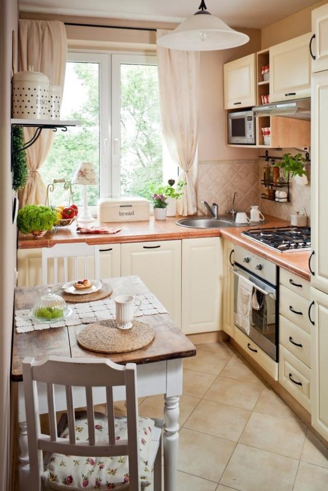 kleine küche einrichten-landhausstil-creme-farbe-kleiner-essbereich